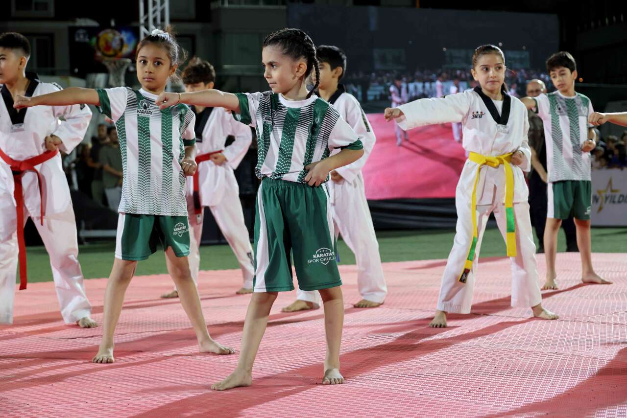 Konya’da 8 haftalık maraton sona erdi! 3 bin 670 çocuk renkli bir finalle veda etti 3